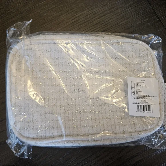 Flower Knows Pouch - Picture 2 of 5